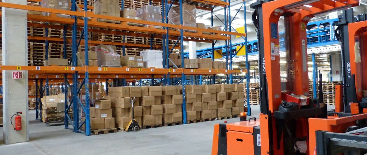 Warehouse met heftruck